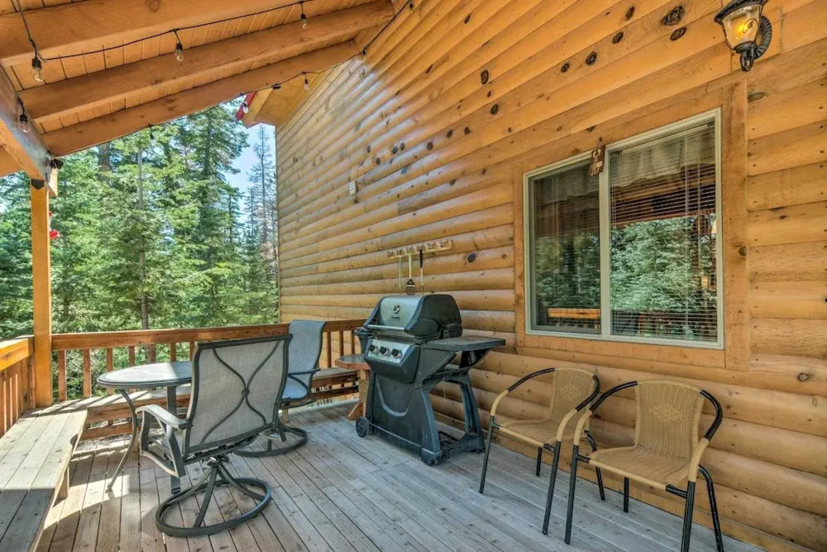 Duck Creek Village Cabin: Hike, Ski, & Bike!