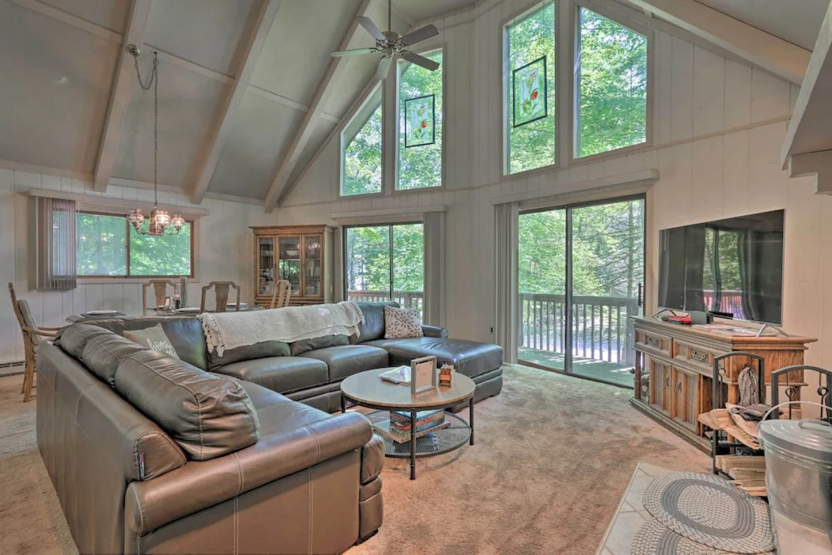 Dog-friendly Lake Ariel Resort Home w/ Deck!