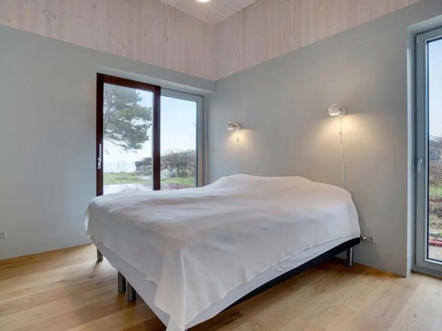 "Smeralda" - 10m from the sea in Sealand