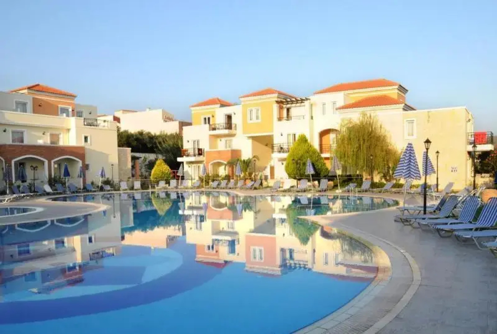 Chrispy World - Chrispy Deluxe Wing