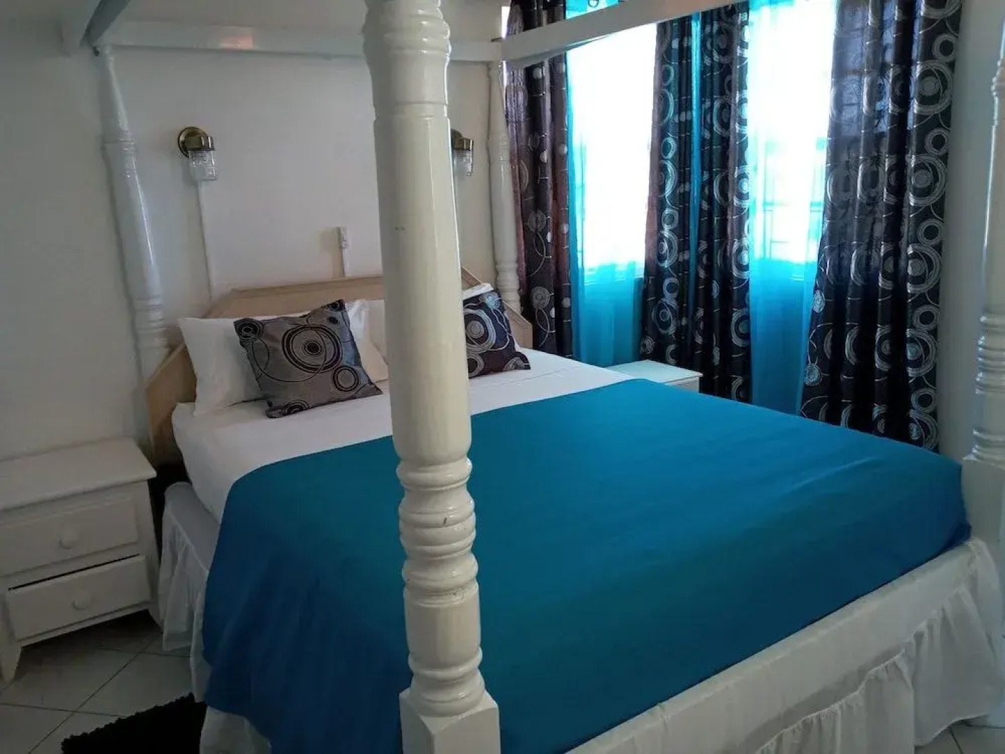 Cumber's Tropical Apartments