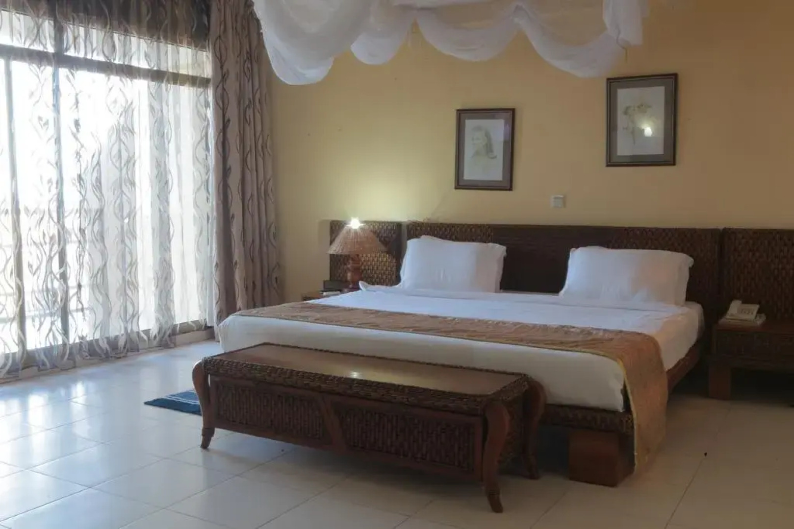 Giraffe Ocean View Hotel