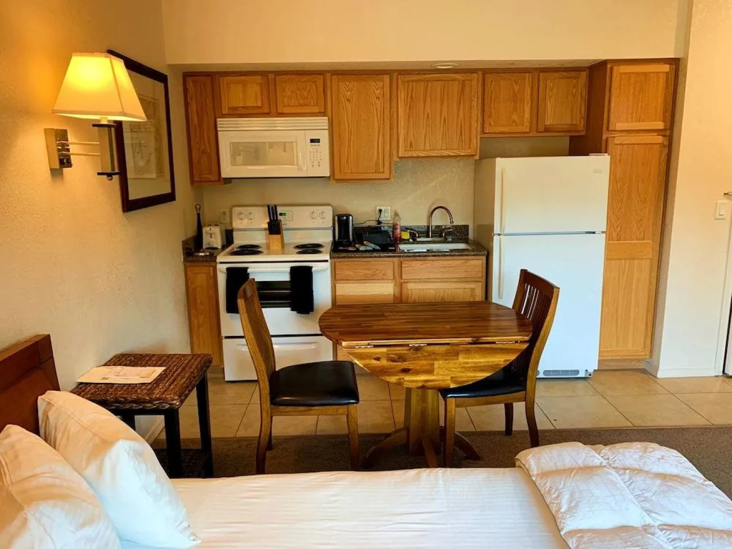 Canyon Plaza Premier Studios and Apts