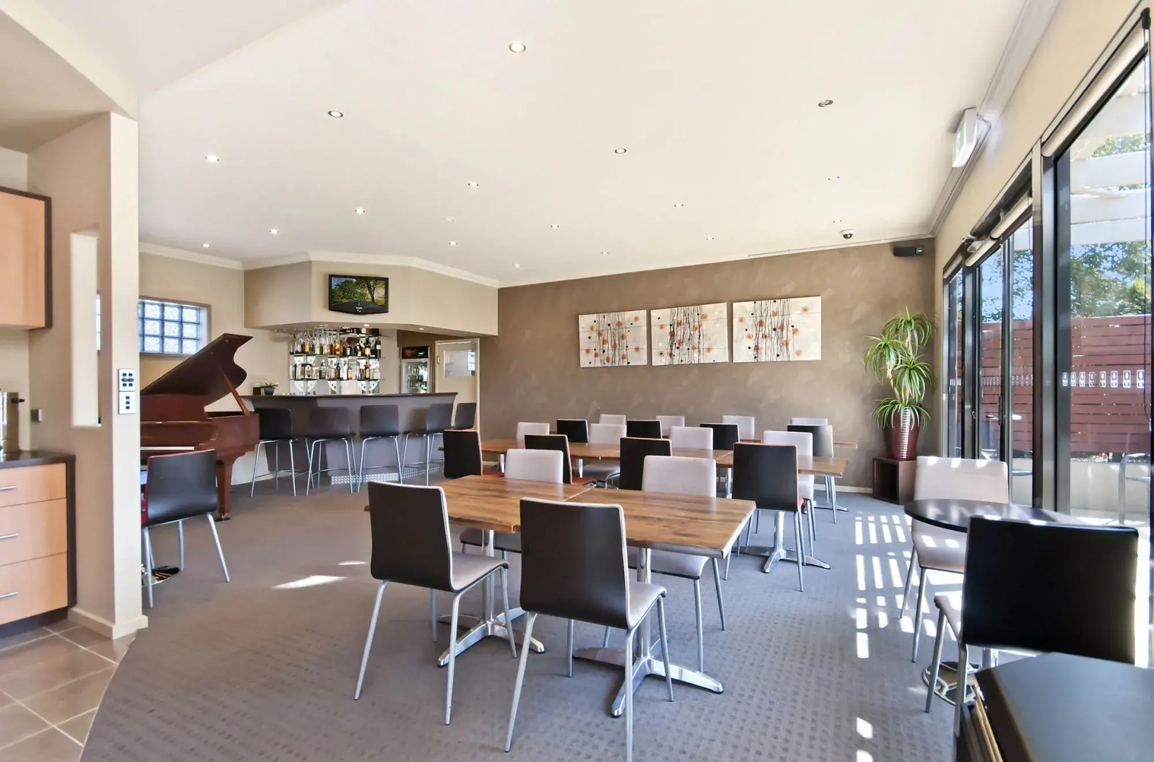 Comfort Inn On Raglan