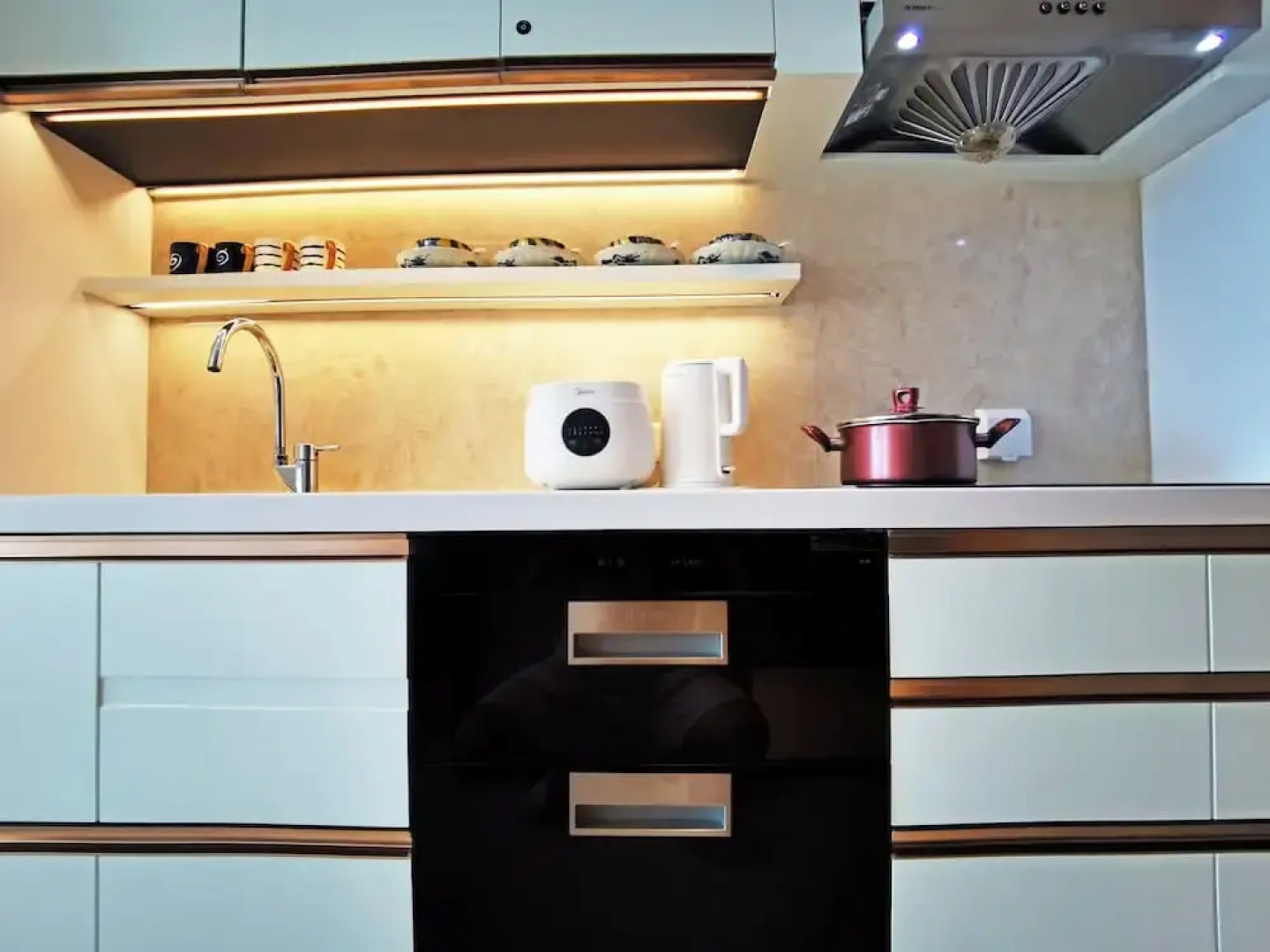 Interact China Fine Condo - Novotown