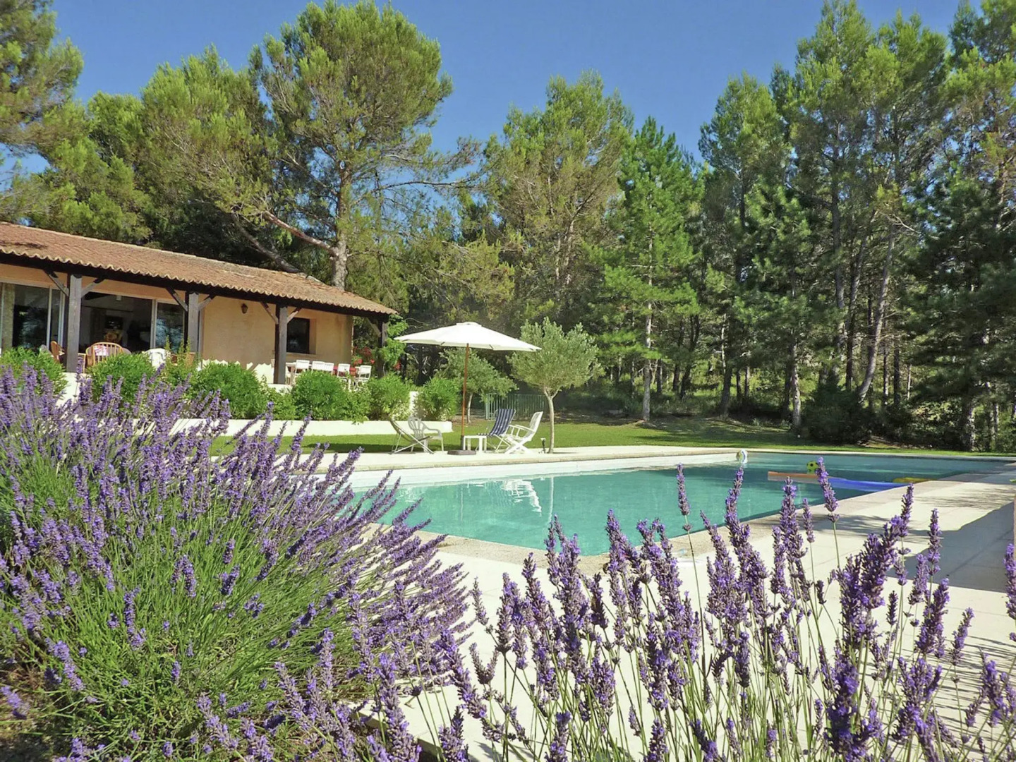 Villa with large pool & unique view within walking distance of baker