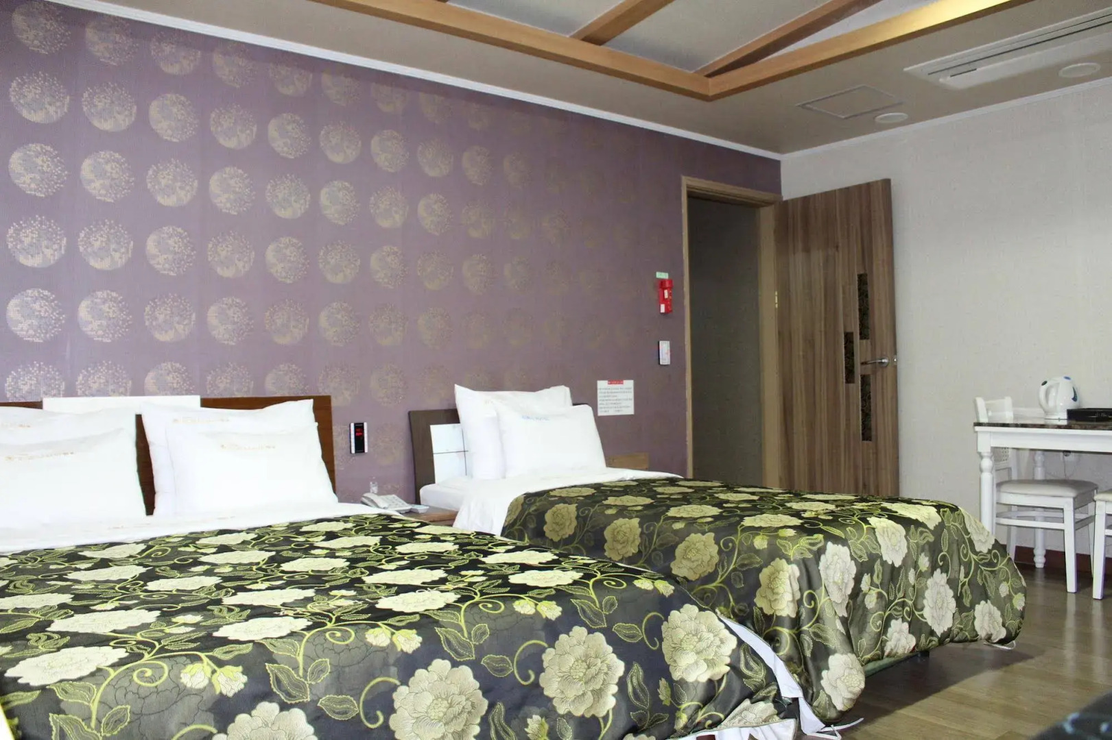 Breakfast at Tiffany's Motel