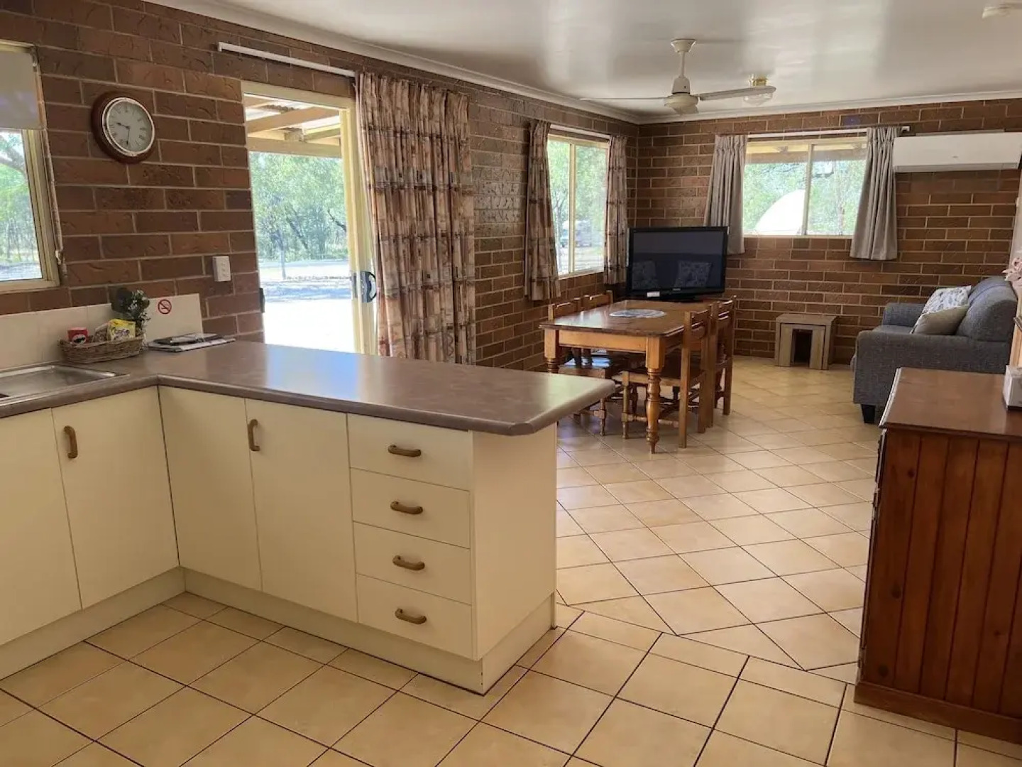 Rubyvale Motel & Holiday Units - An Adults Only Getaway