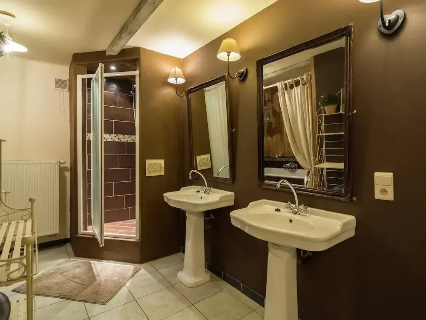 Bievre Forest-edge Retreat