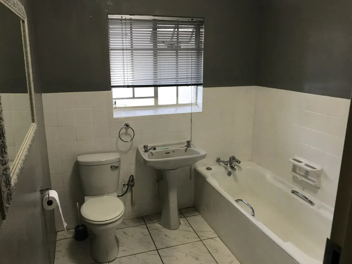 Aerotropolis Guest Lodge