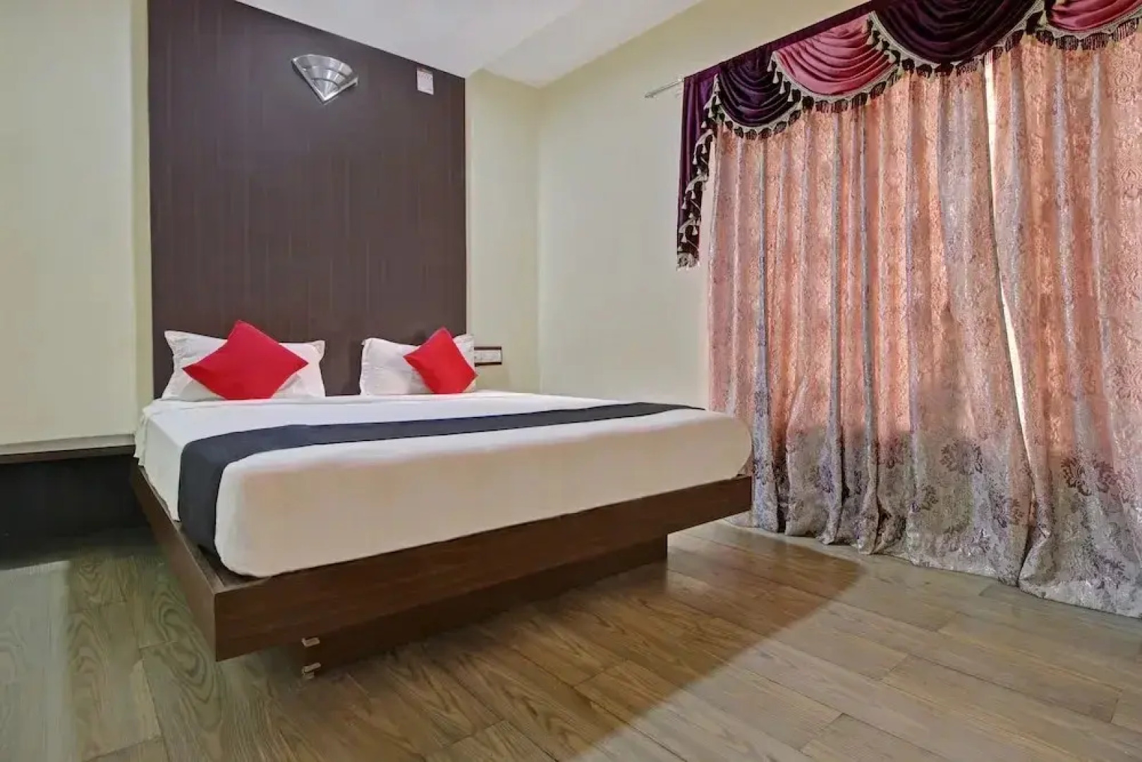 Nakshatra Comforts by OYO Rooms