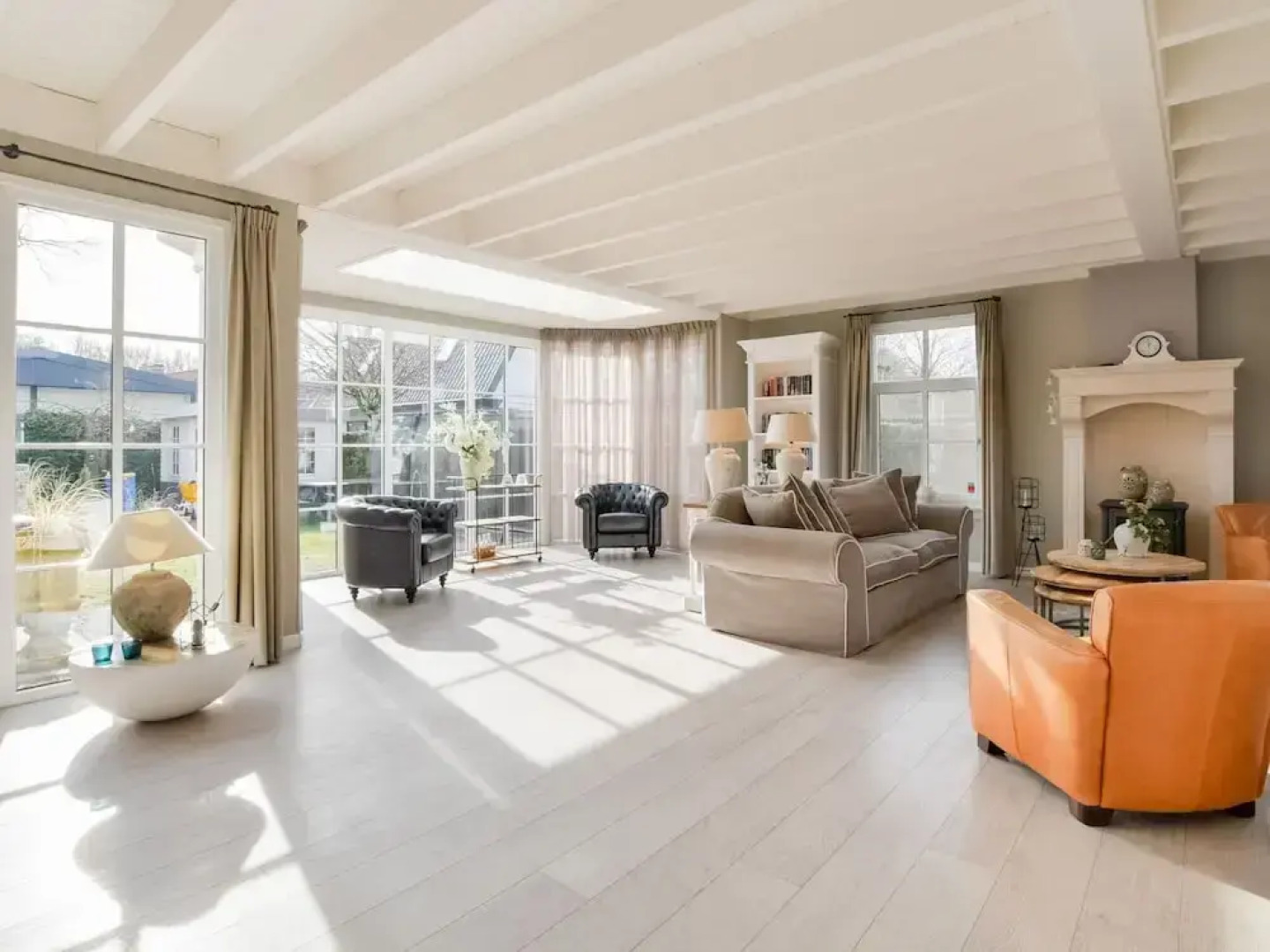 Great Holiday Home at the Efteling with Heated Swimming Pool & Hot Tub