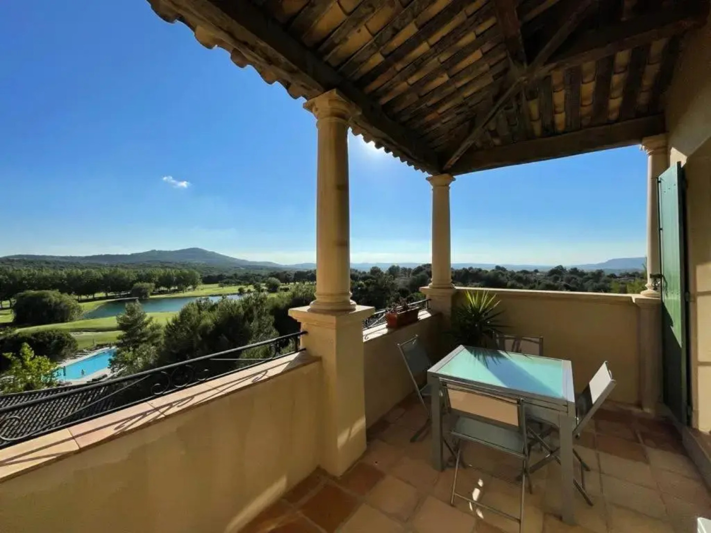 appartement sur le golf de pont royal