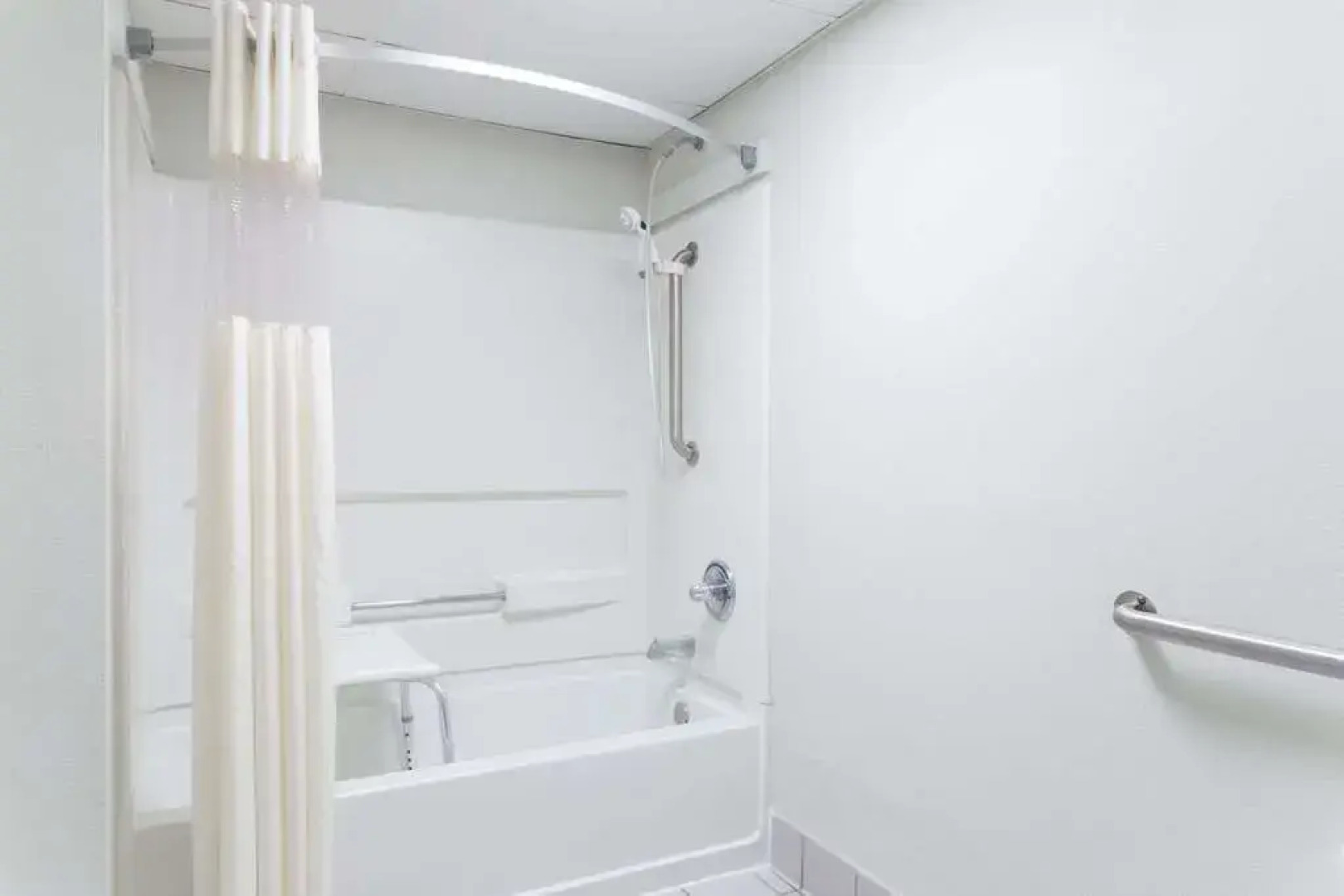 Days Inn & Suites By Wyndham Jekyll Island