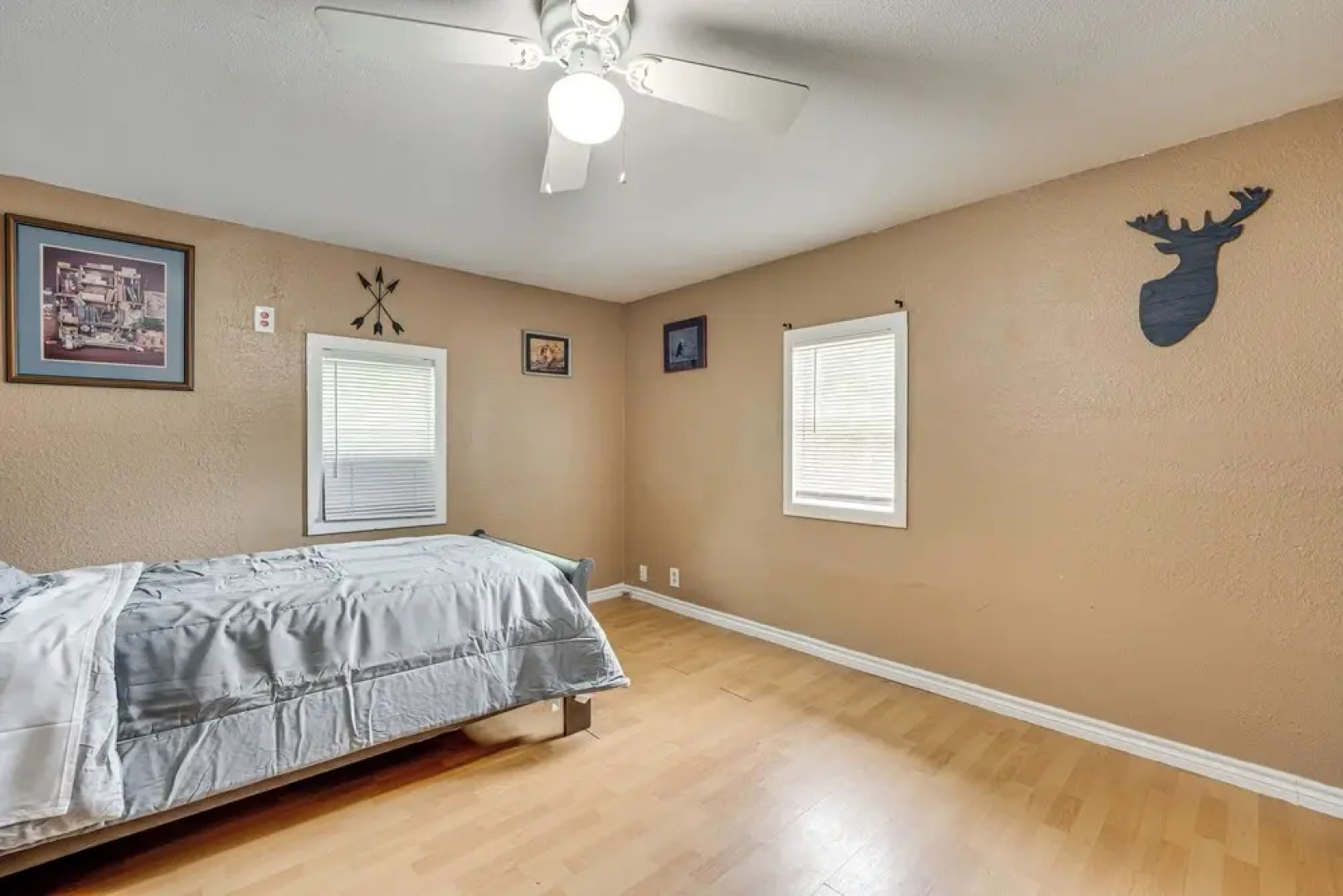 Fire Pit & Grill: Victoria Home Near Downtown