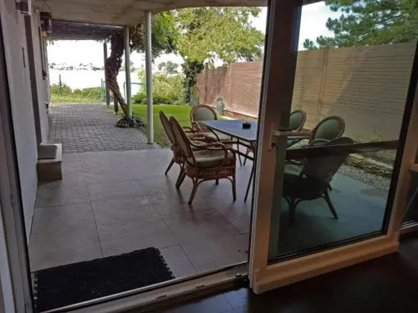 TopSenec-Lakeside Home