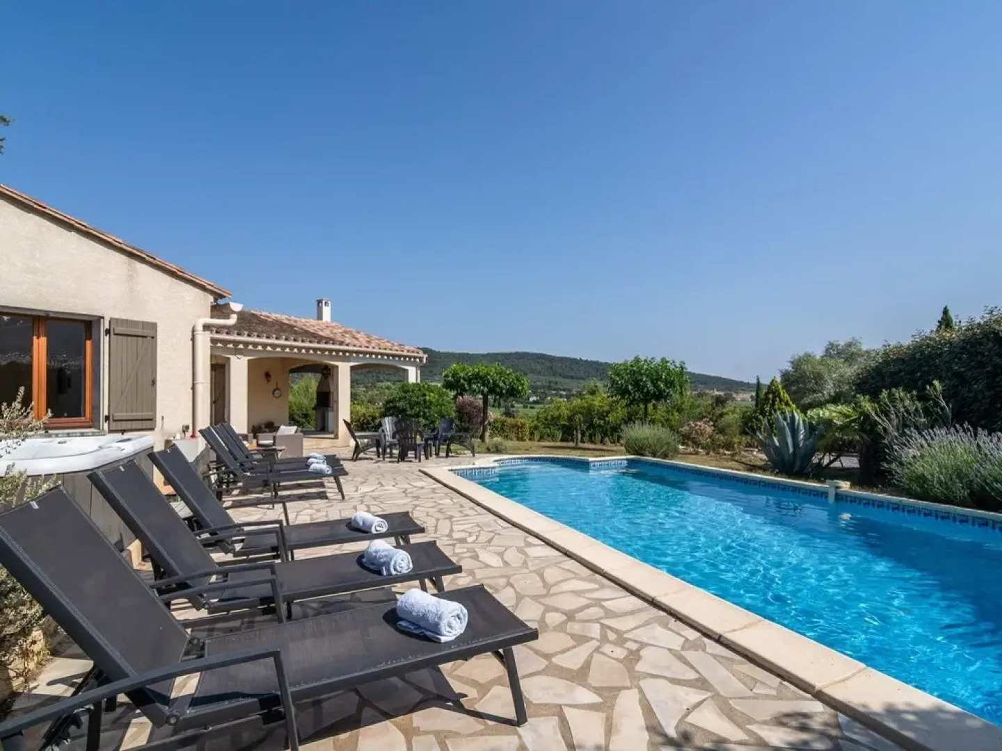 Luxuriant Villa in Beaufort With Swimming Pool