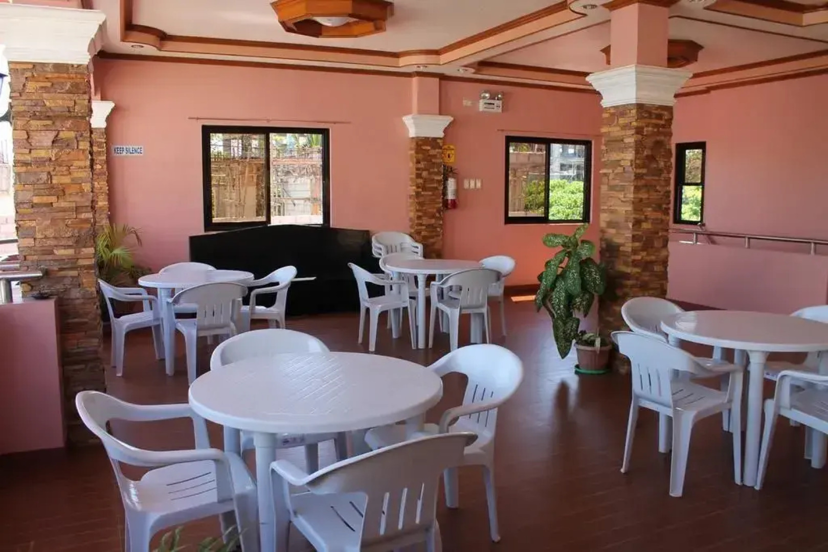 M.N. Boracay Lodge Inn