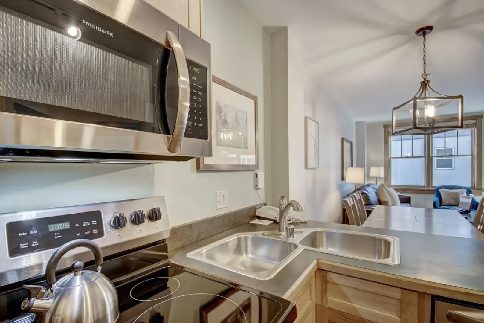 Buffalo Lodge~1br Condo~8388 ~walk To Slopes ~kids Ski Free 1 Bedroom Condo by RedAwning