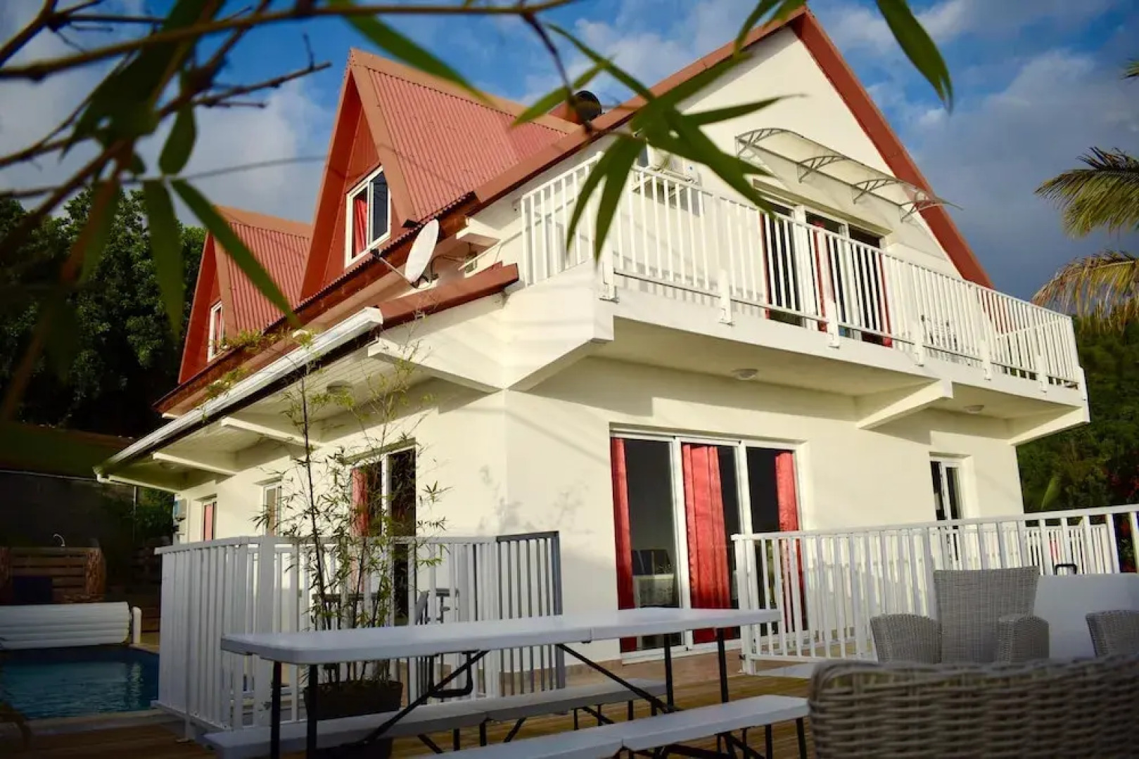 House With 4 Bedrooms in Piton Saint-leu, With Pool Access, Enclosed G