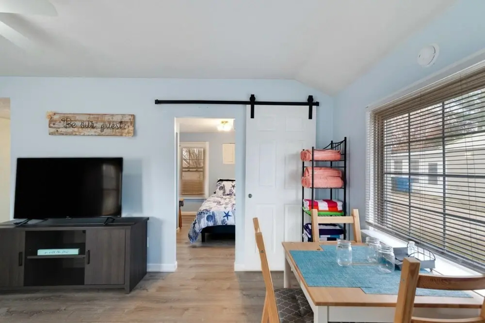 Niagara Rd Cottage In Perfect Location To Visit Lake Erie Or Cleveland 1 Bedroom Home by Redawning