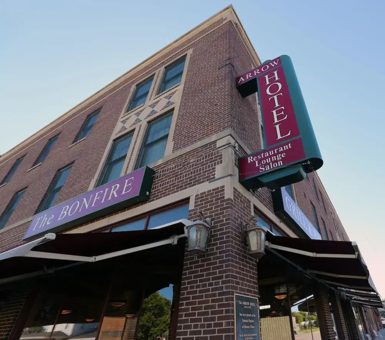 Arrow Hotel