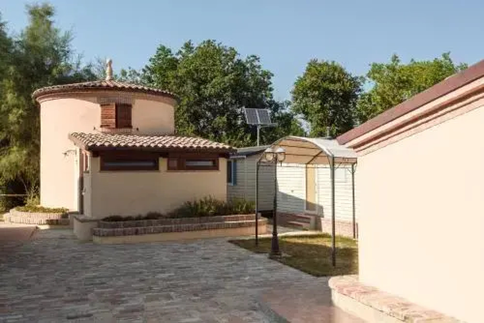 Chigio Country House Village