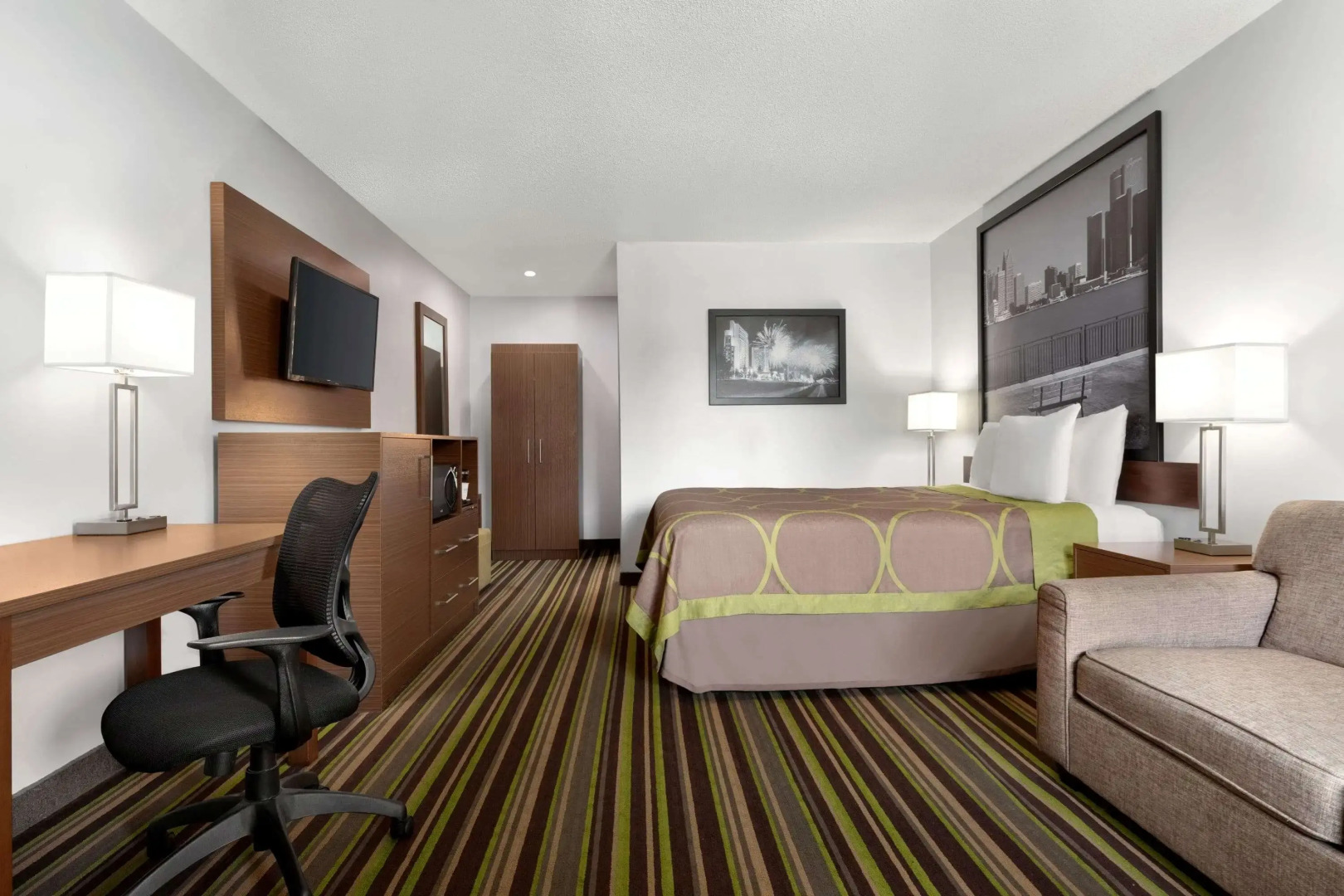 Super 8 by Wyndham Windsor/Dougall