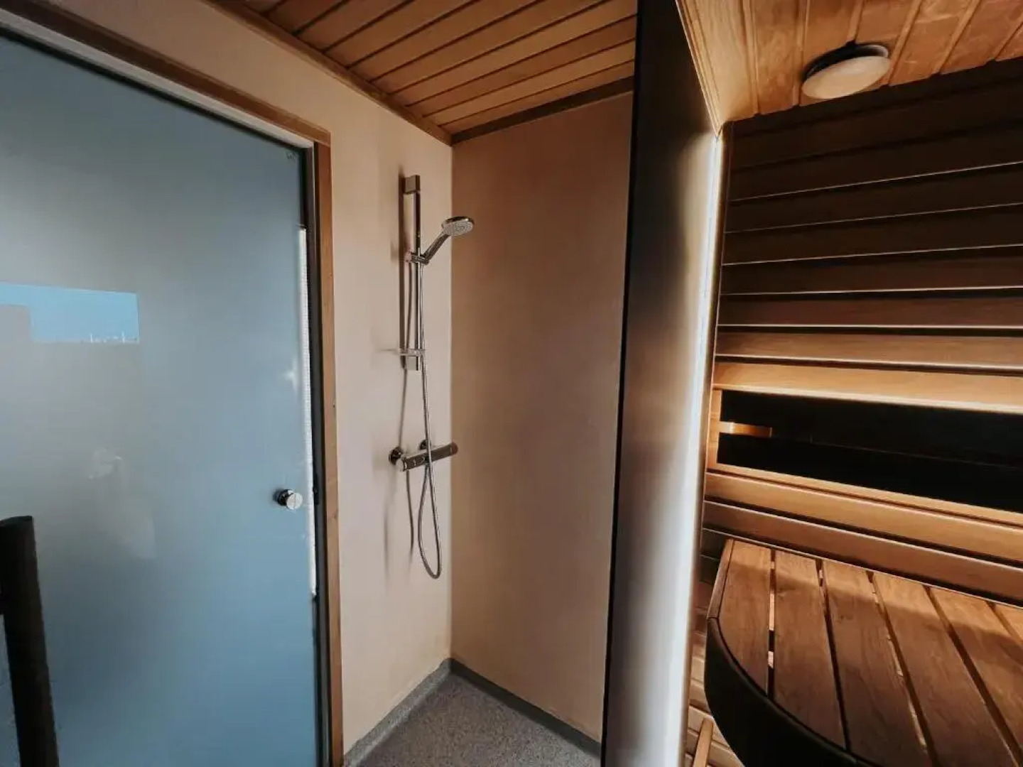 Cozy Floating house with sauna