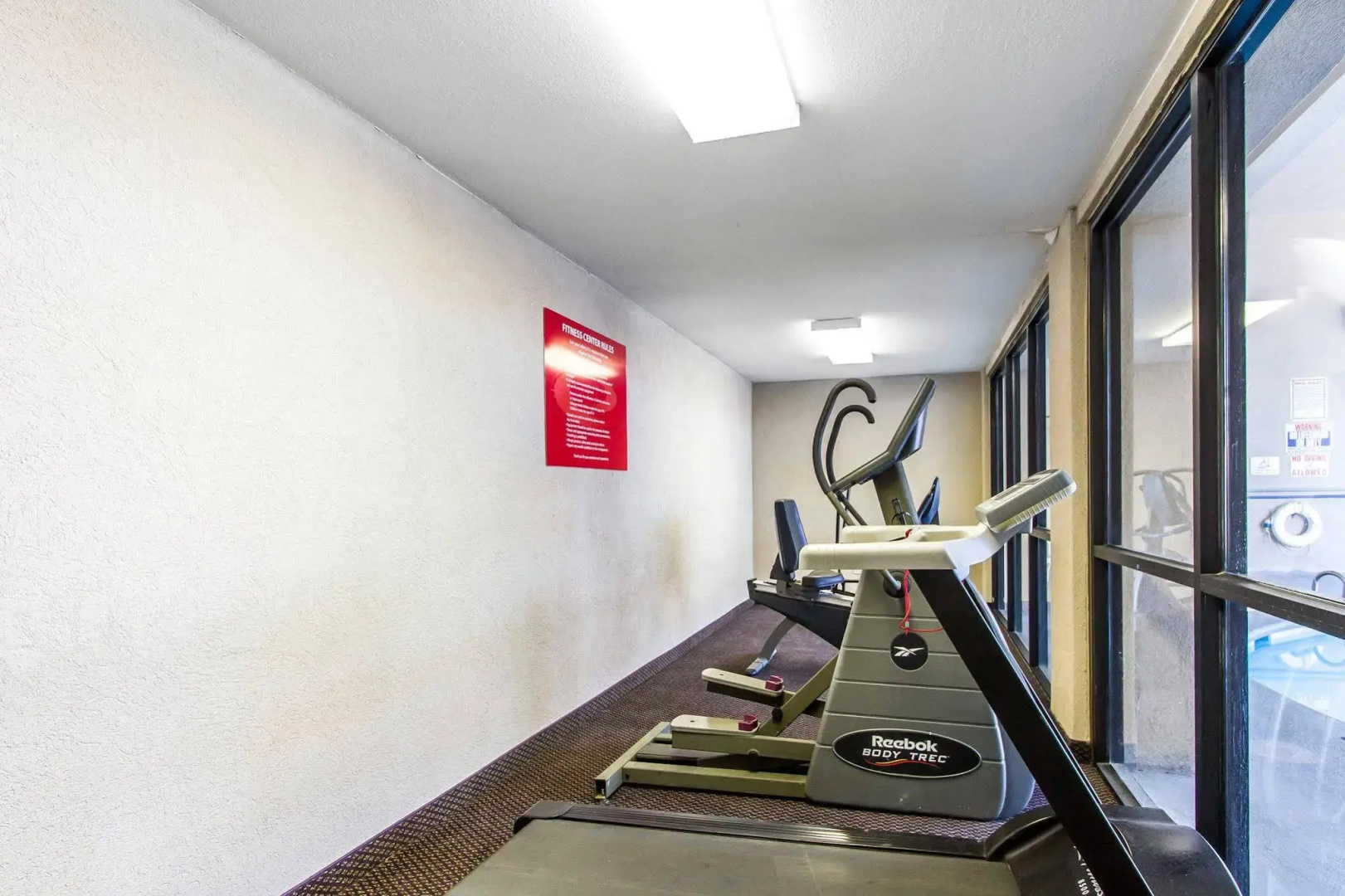 Econo Lodge & Suites Clarksville near Governors Square Mall