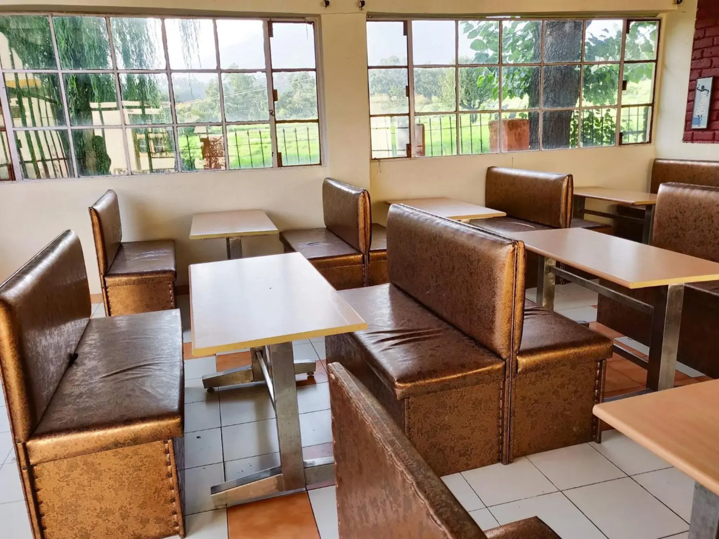 Pops Hotel and Restaurant