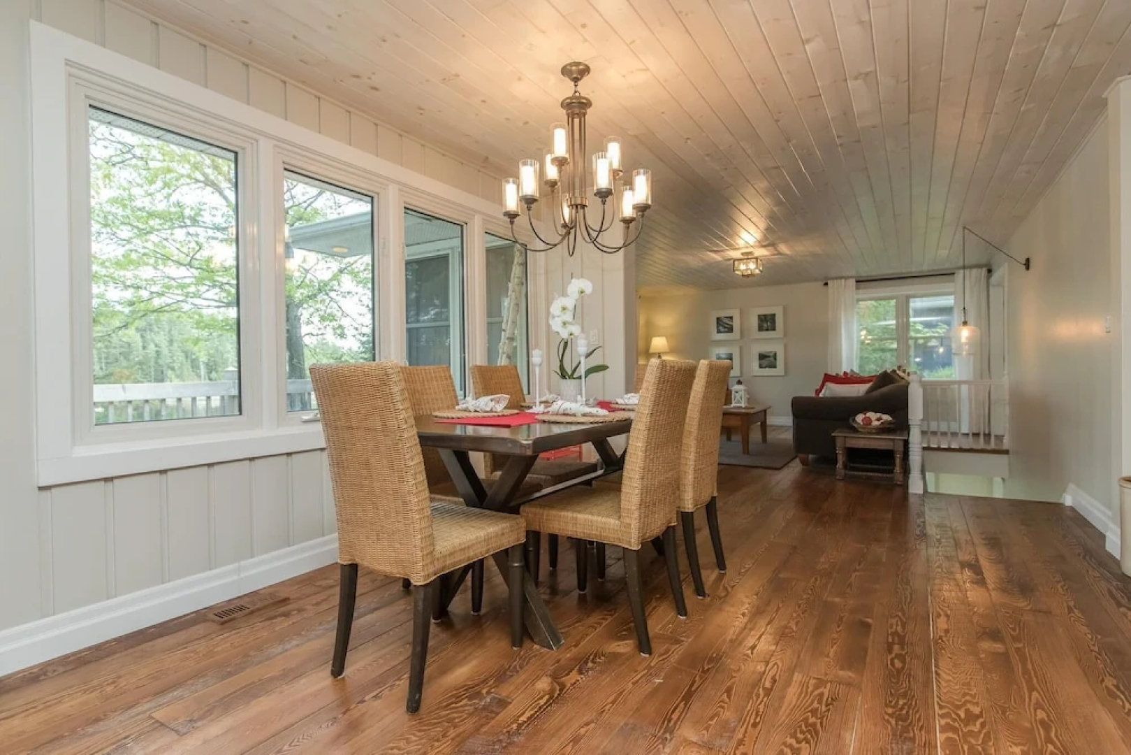 Daydreams Cottage~Beautiful 5 Bed 2 Bath Cottage on Brandy Lake