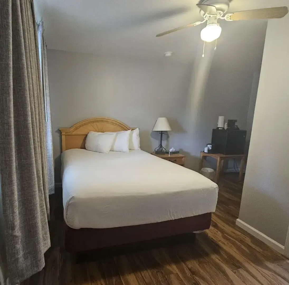 Capt.'s Inn & Suites