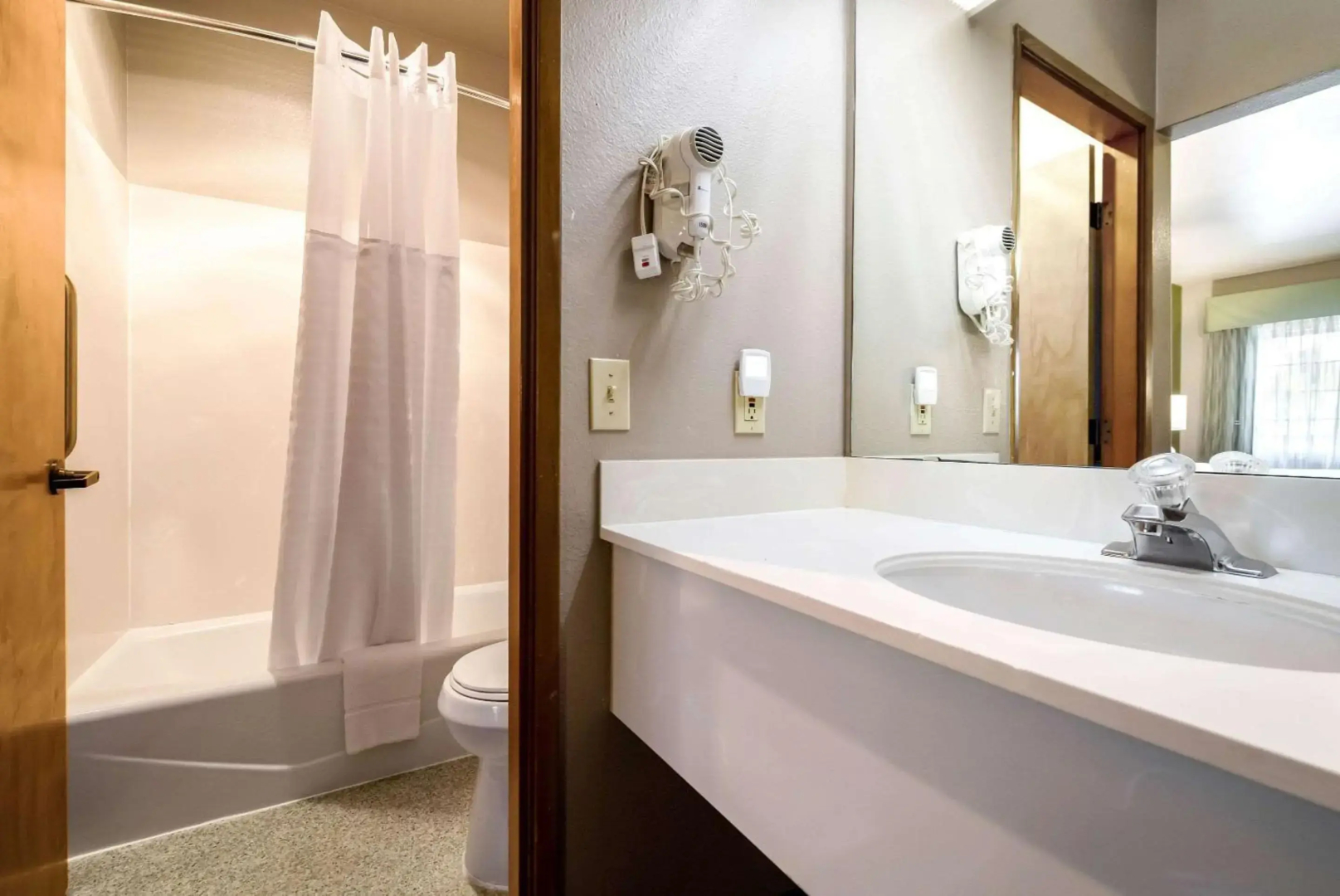Quality Inn & Suites Bainbridge Island