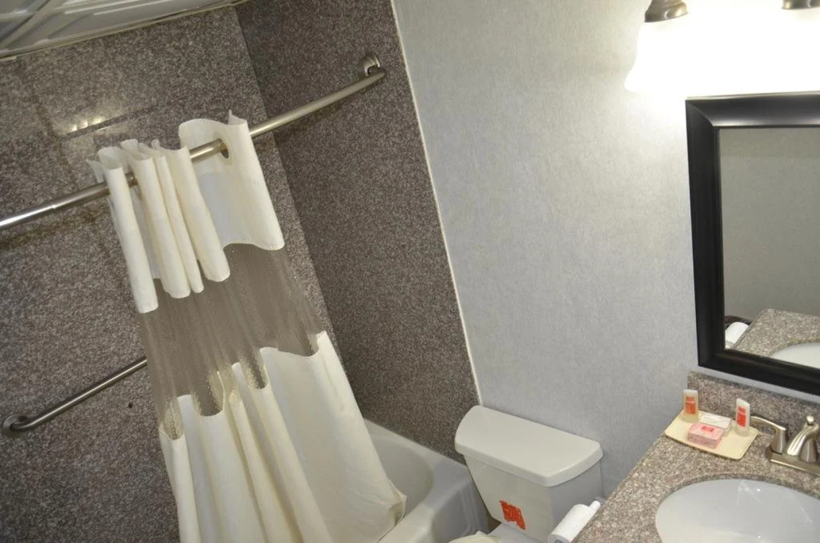 Red Carpet Inn & Suites Ebensburg