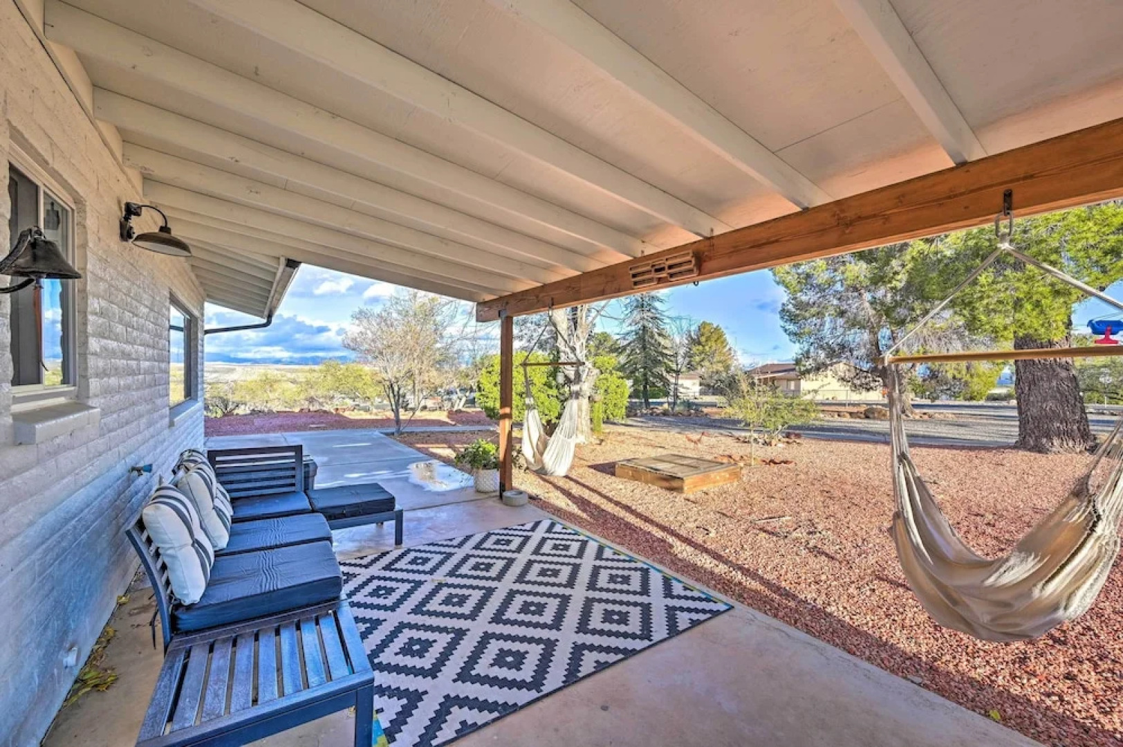 Pet-friendly Gem w/ Treehouse: 20 Mi to Sedona