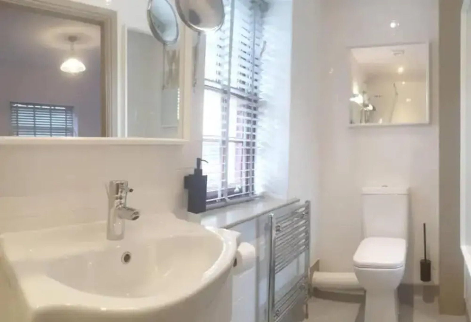 1700s Canalside Cottage Sleeps up to 12 Guests