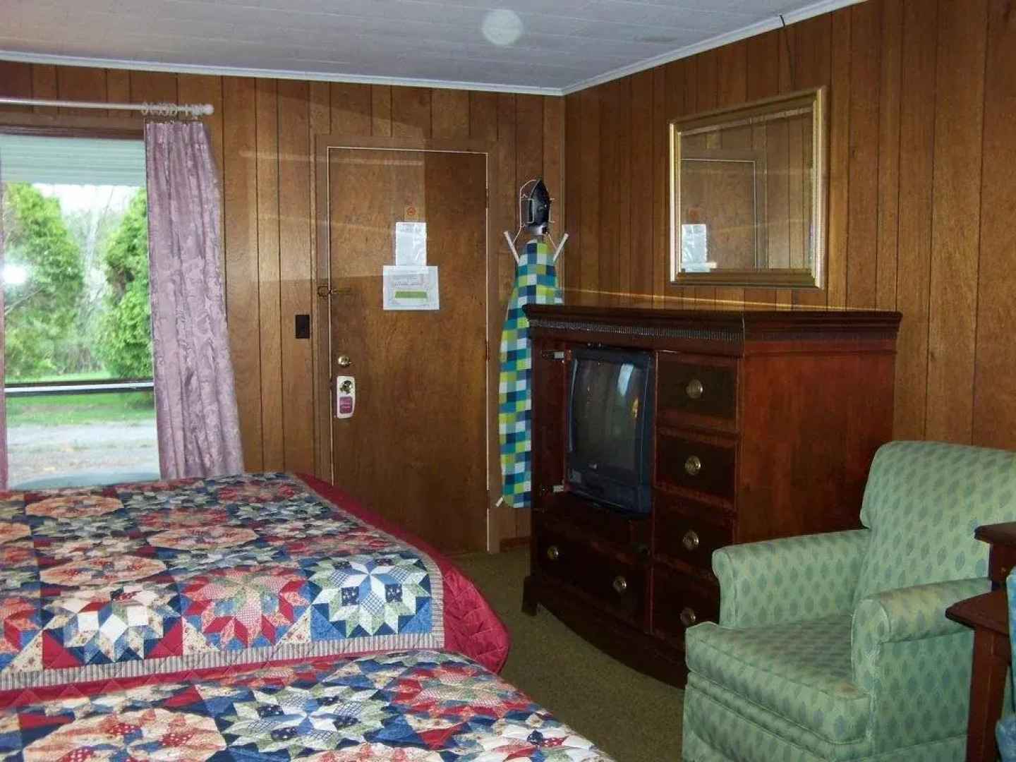 Golden Knight Inn and Suites