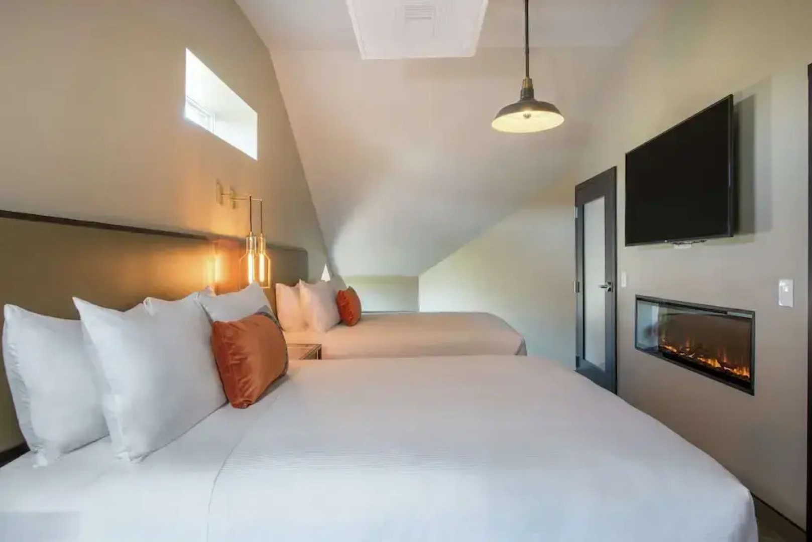 Hotel Saranac, Curio Collection by Hilton