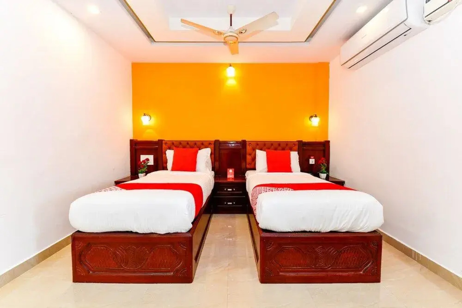 Oyo 28276 Harshavardhana Inn