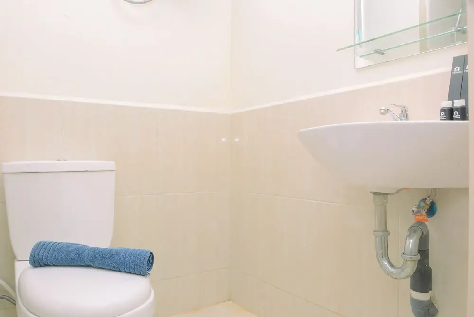 Comfortable 2BR at Meikarta Apartment