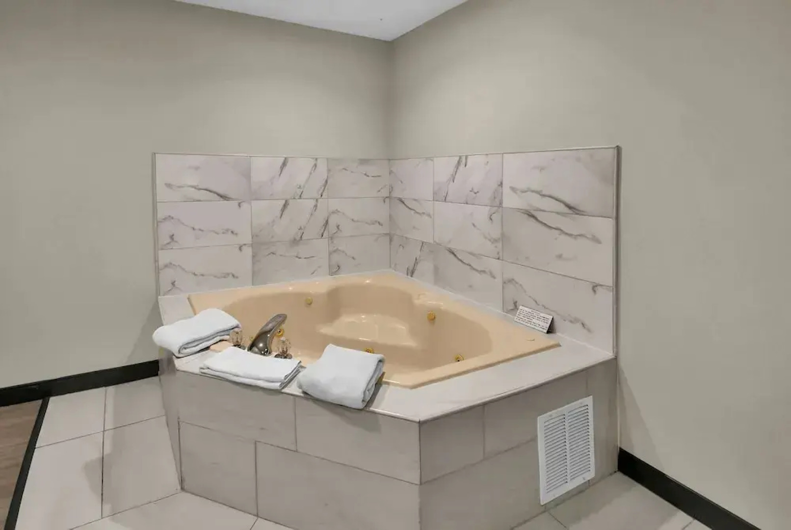 Baymont Inn & Suites Zanesville