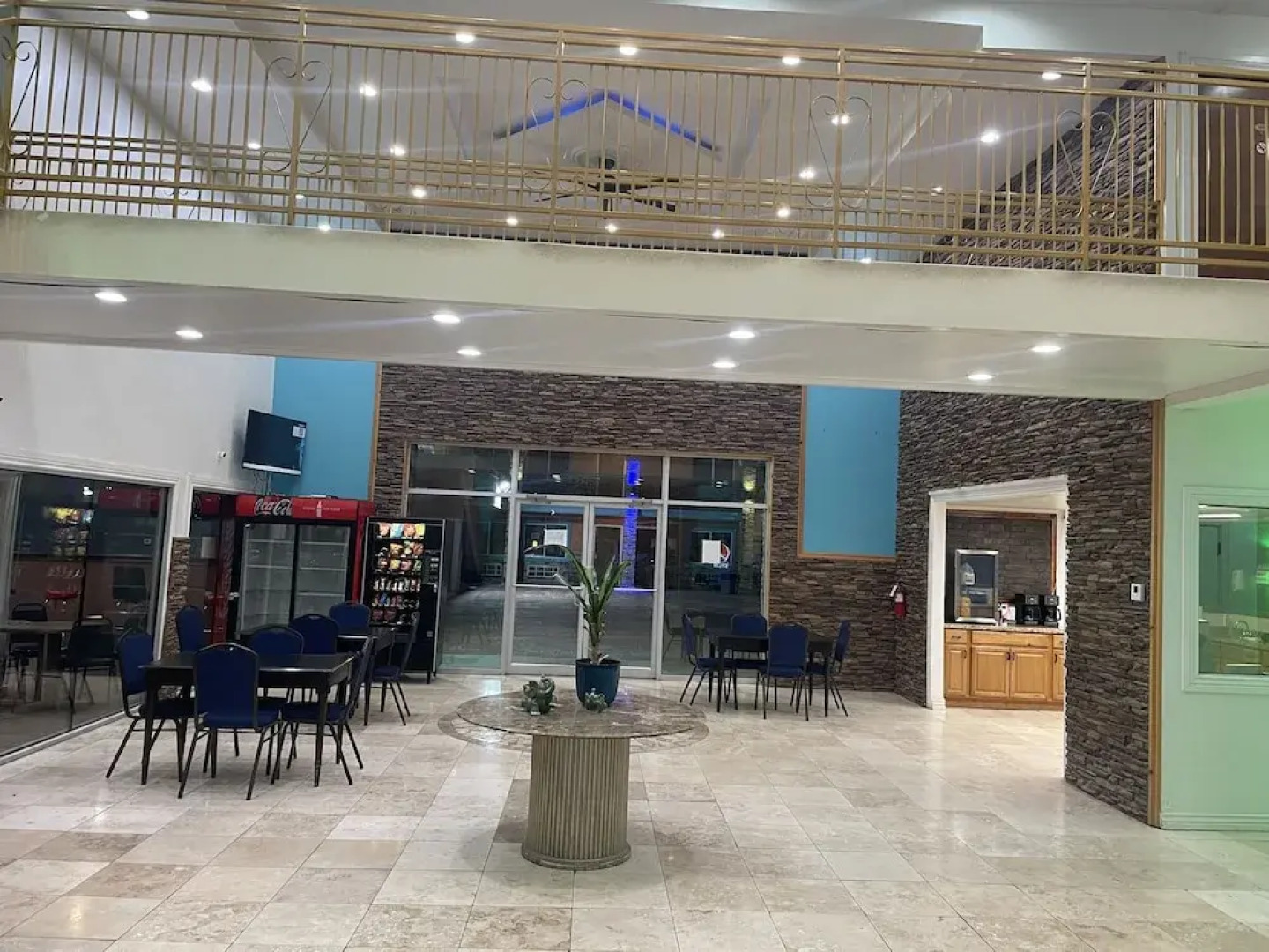 B&J Hotel and Apartment