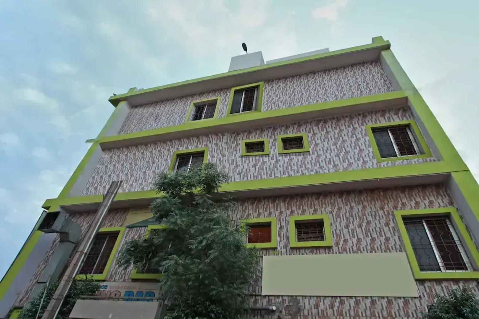 SPOT ON 38681 Sai Palace Lodging & Boarding