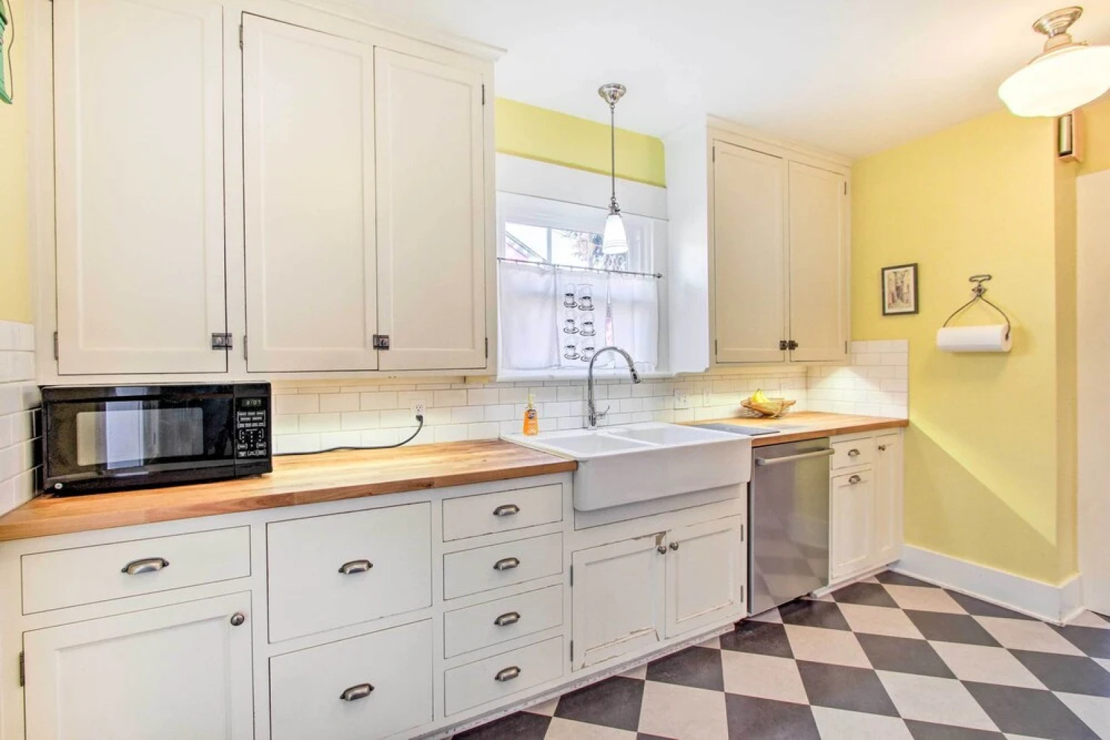 Charming Eugene Vacation Home: 1 Mi to Dtwn!