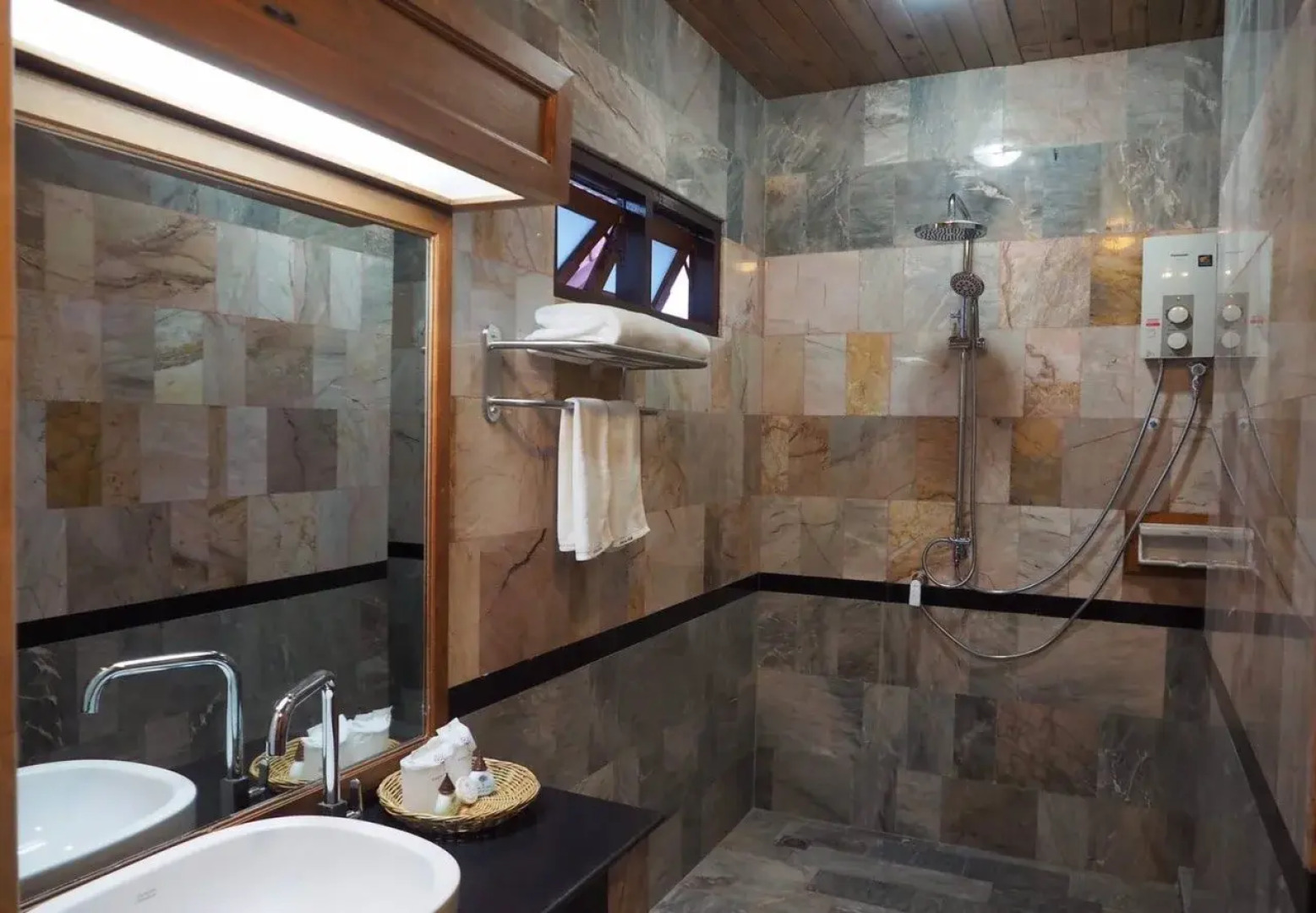 Khum Sai Ngam Hotel & Resort