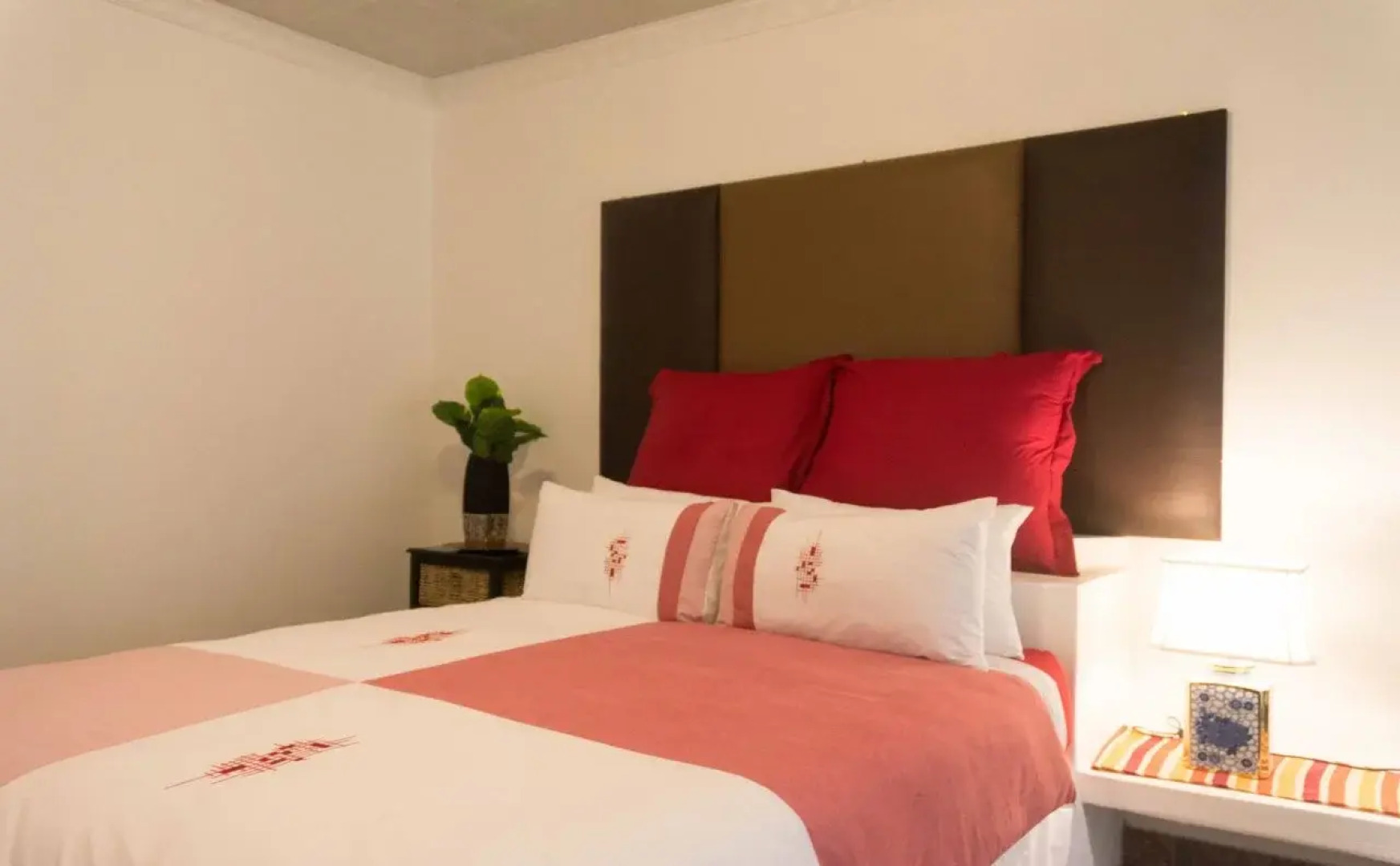 Fullmoon Paradise Lodge