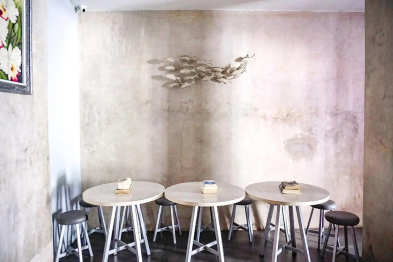 RedDoorz near Lippo Mall 2