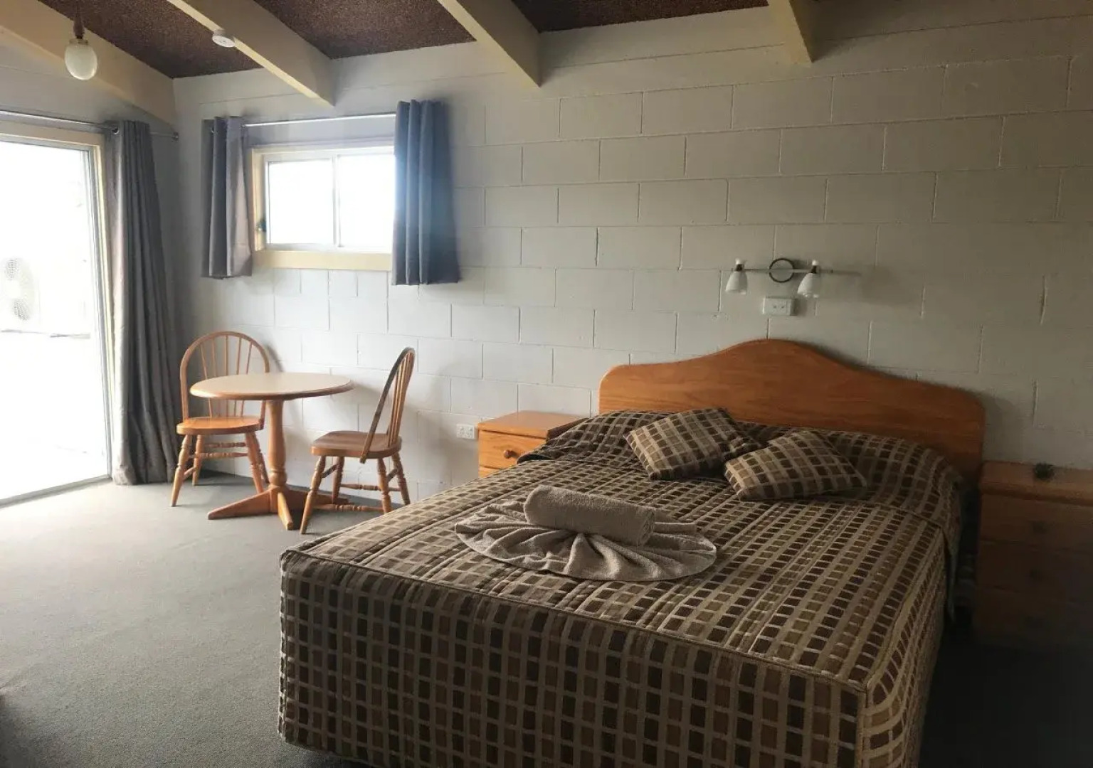 Colonial Palms Motel