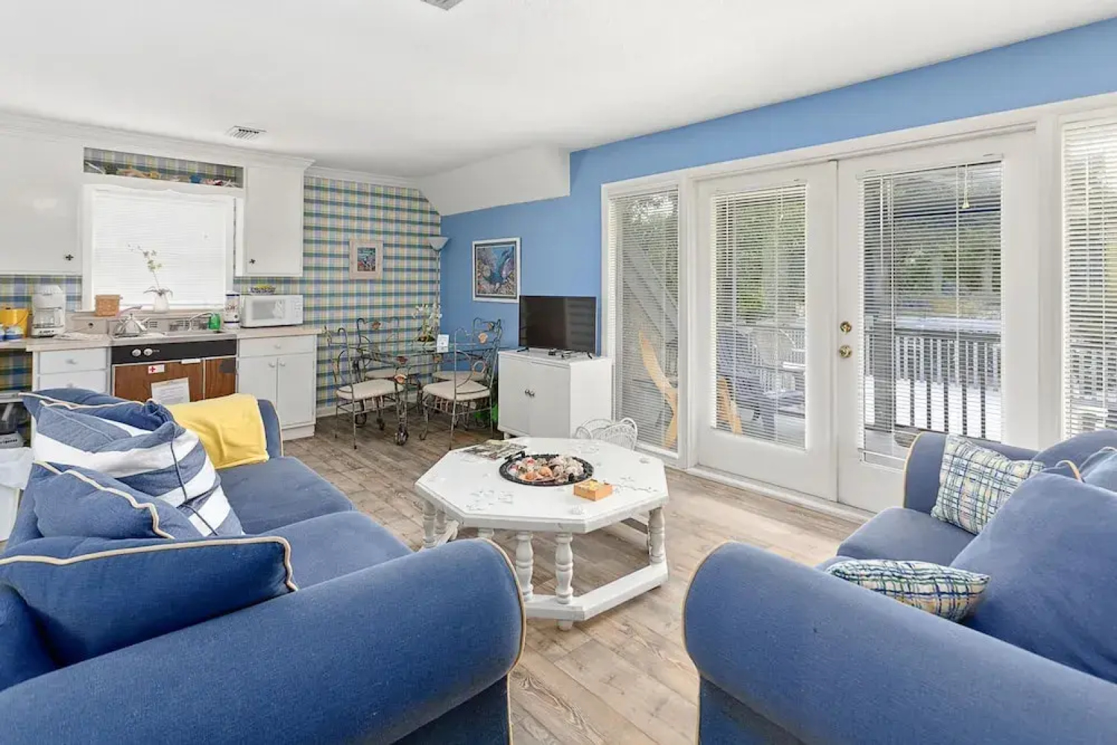 1221 Beachview by Hodnett Cooper